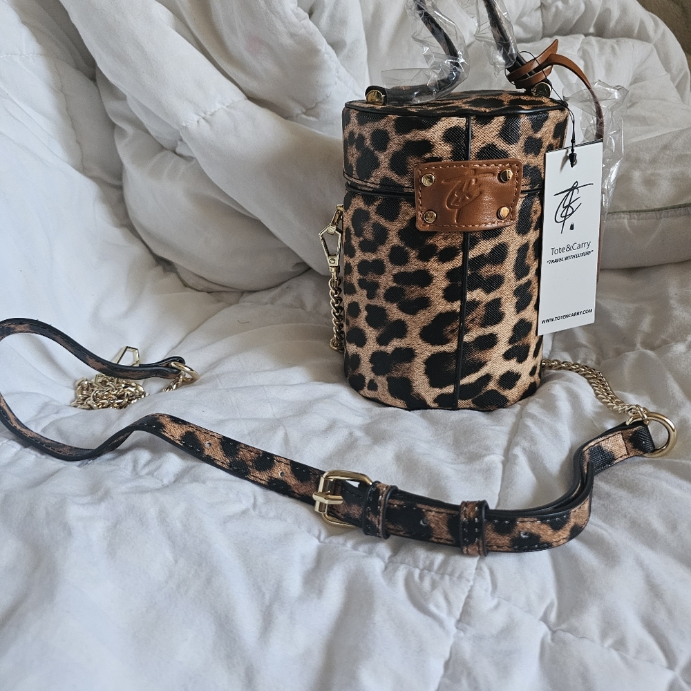 Tote&Carry Leopard Barrel Purse